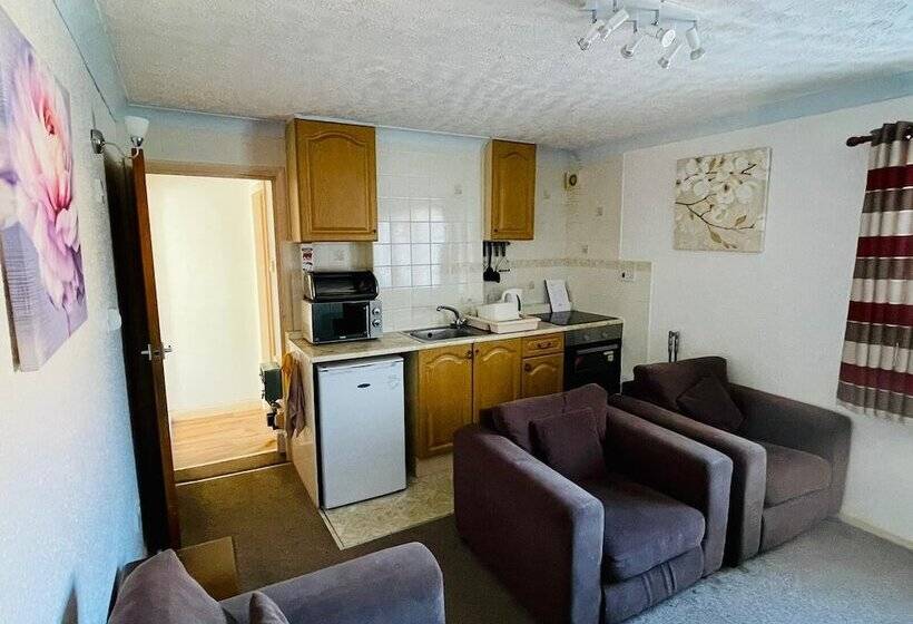 פנסיון Lyndene Holiday Apartments