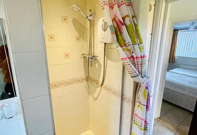 פנסיון Lyndene Holiday Apartments