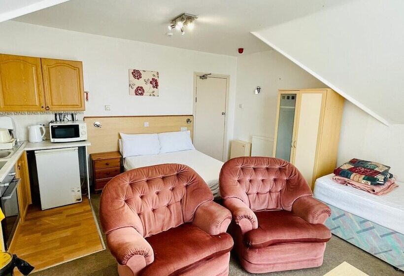 פנסיון Lyndene Holiday Apartments