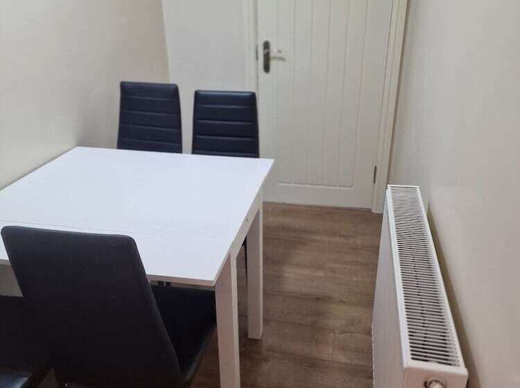 Residens Beautiful 1 Room House In London