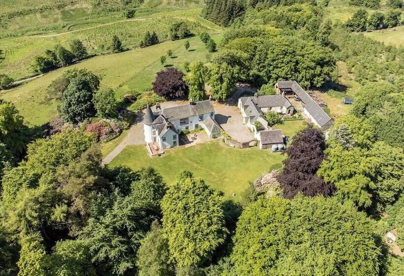 דירת נופש Charming 7 Bed Estate House Near Gleneagles