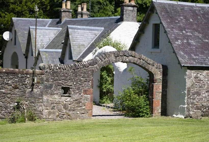 דירת נופש Charming 7 Bed Estate House Near Gleneagles