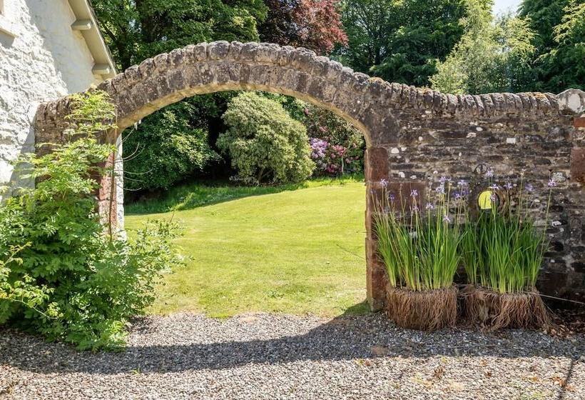 דירת נופש Charming 7 Bed Estate House Near Gleneagles