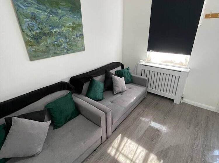إقامة Luxury Spacious 2 Bed House In Brentwood Essex