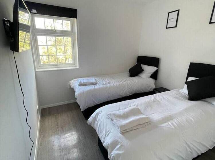 إقامة Luxury Spacious 2 Bed House In Brentwood Essex