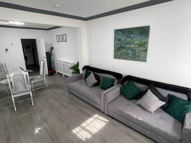 إقامة Luxury Spacious 2 Bed House In Brentwood Essex