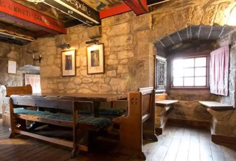 Residenssi The Tower At Plane Castle