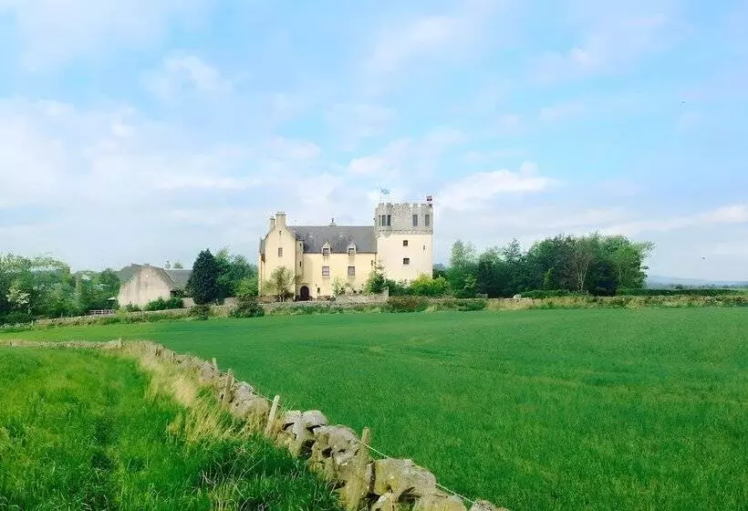 Residenssi The Tower At Plane Castle