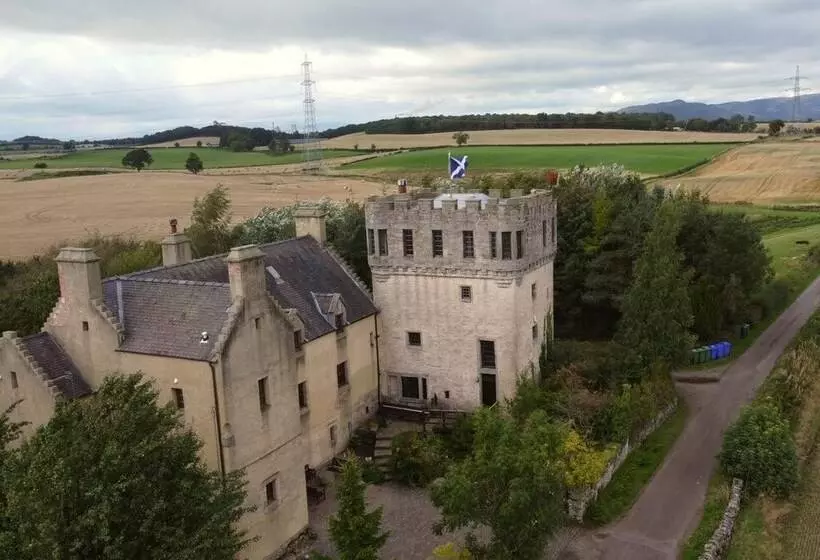 Residenssi The Tower At Plane Castle