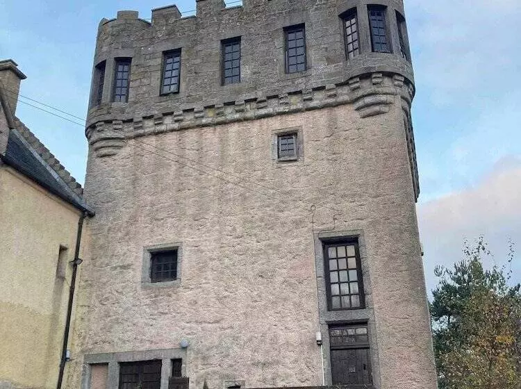 Residenssi The Tower At Plane Castle