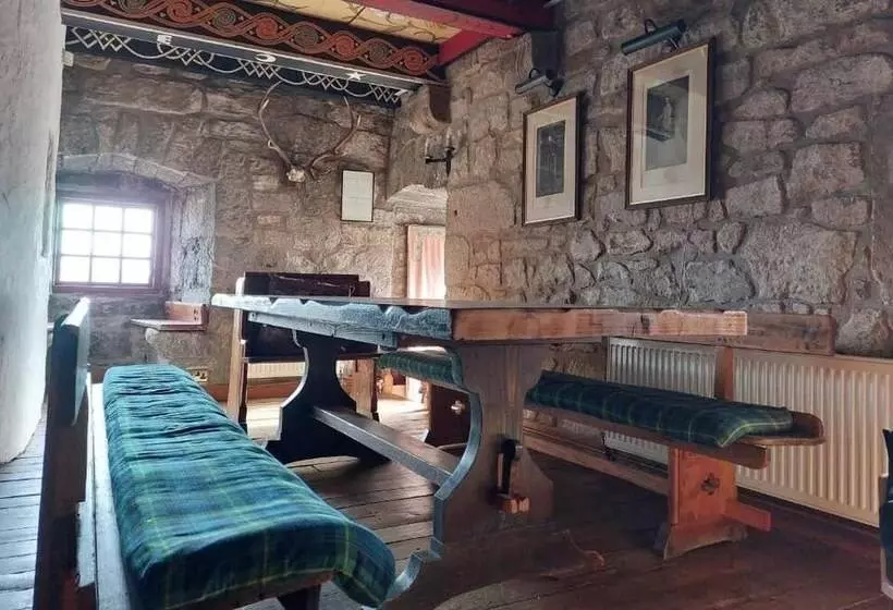 Residenssi The Tower At Plane Castle