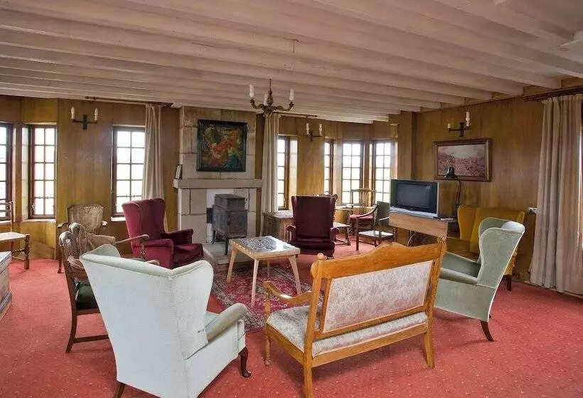 Residenssi The Tower At Plane Castle