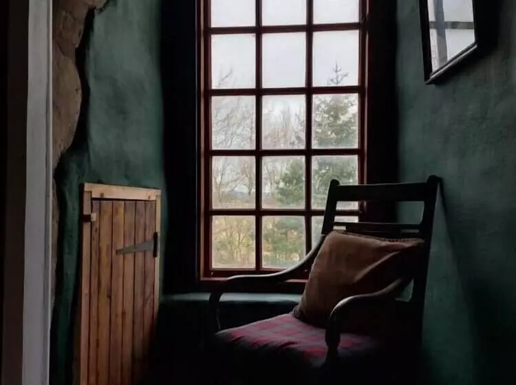 Residenssi The Tower At Plane Castle