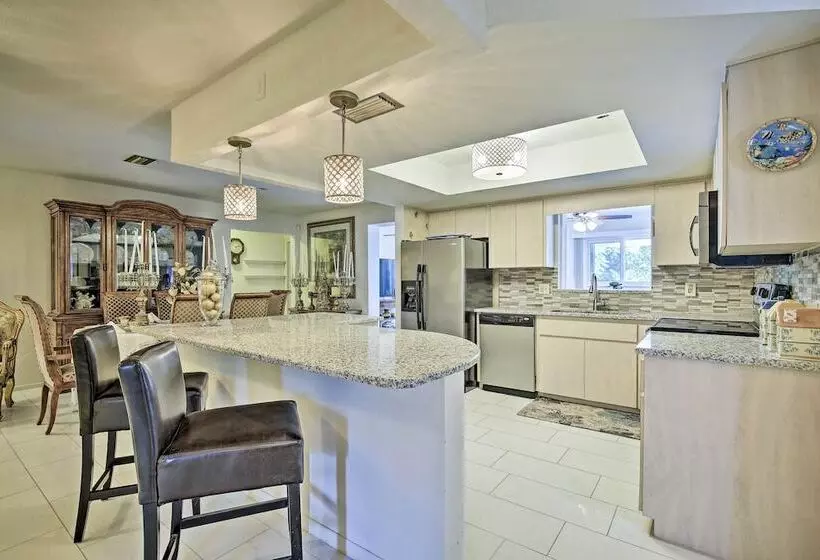 St. Petersburg Home W/ Tropical Yard & Pool!