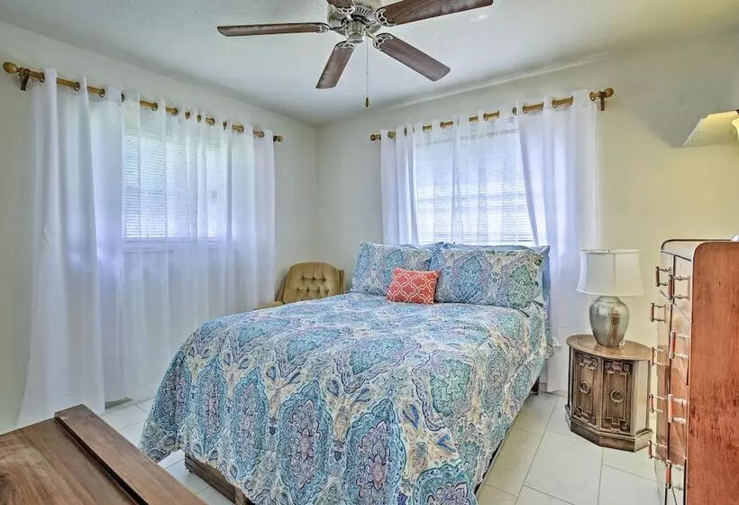 St. Petersburg Home W/ Tropical Yard & Pool!