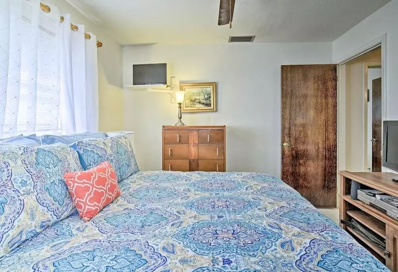 St. Petersburg Home W/ Tropical Yard & Pool!