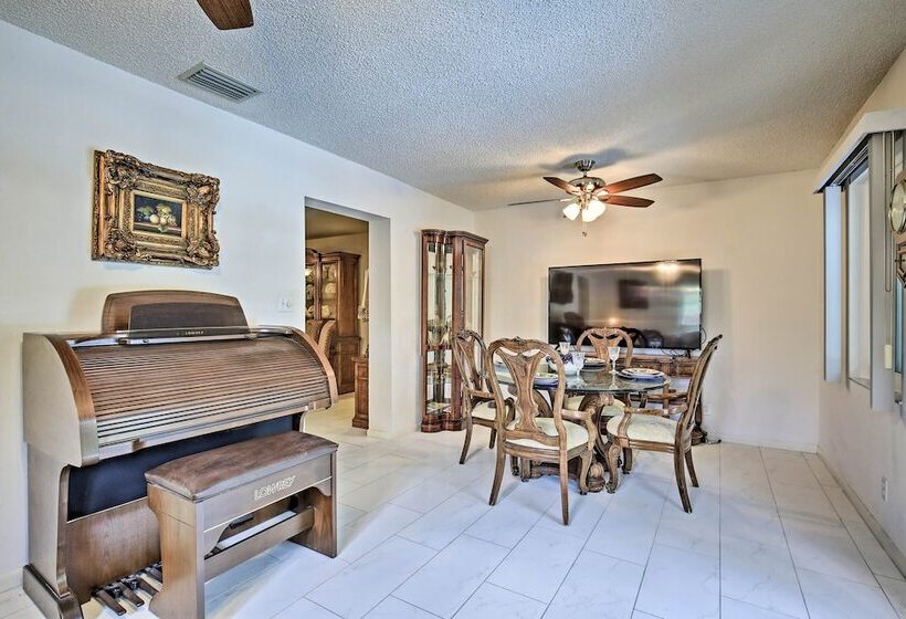 St. Petersburg Home W/ Tropical Yard & Pool!