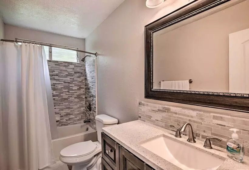 Sunny Pahoa Retreat: Snorkel, Hike & Shop!