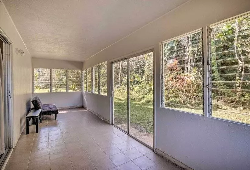 Sunny Pahoa Retreat: Snorkel, Hike & Shop!