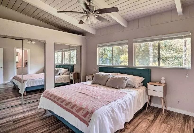 Sunny Pahoa Retreat: Snorkel, Hike & Shop!