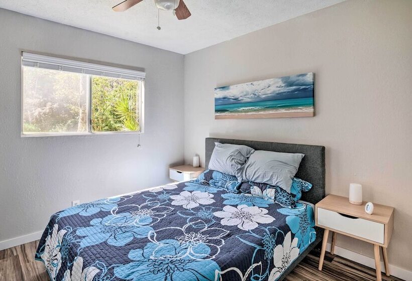 Sunny Pahoa Retreat: Snorkel, Hike & Shop!