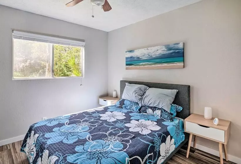 Sunny Pahoa Retreat: Snorkel, Hike & Shop!