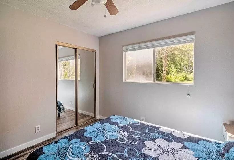 Sunny Pahoa Retreat: Snorkel, Hike & Shop!