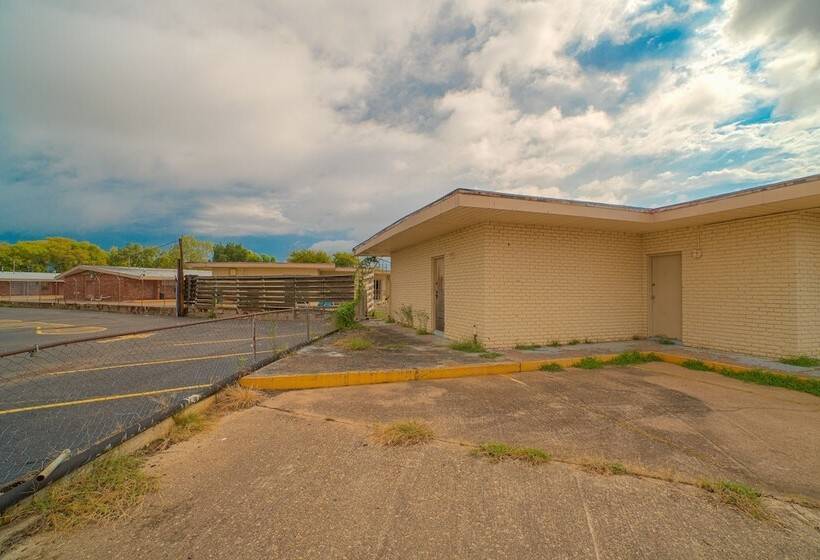 Town & Country Motel Bossier City By Oyo