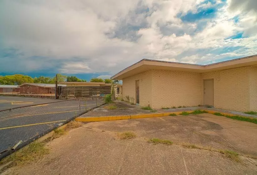 Town & Country Motel Bossier City By Oyo