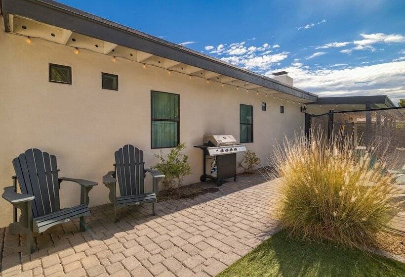 White Agate By Avantstay Pool + Playground