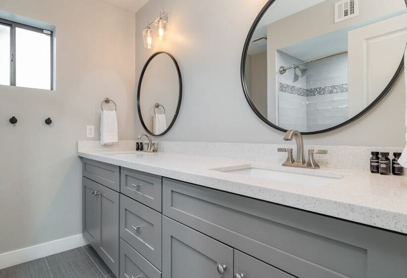 White Agate By Avantstay Pool + Playground