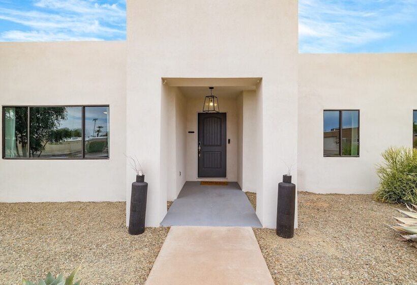 White Agate By Avantstay Pool + Playground