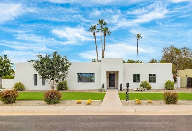 White Agate By Avantstay Pool + Playground