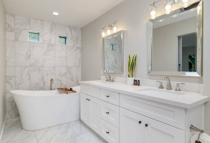 White Agate By Avantstay Pool + Playground