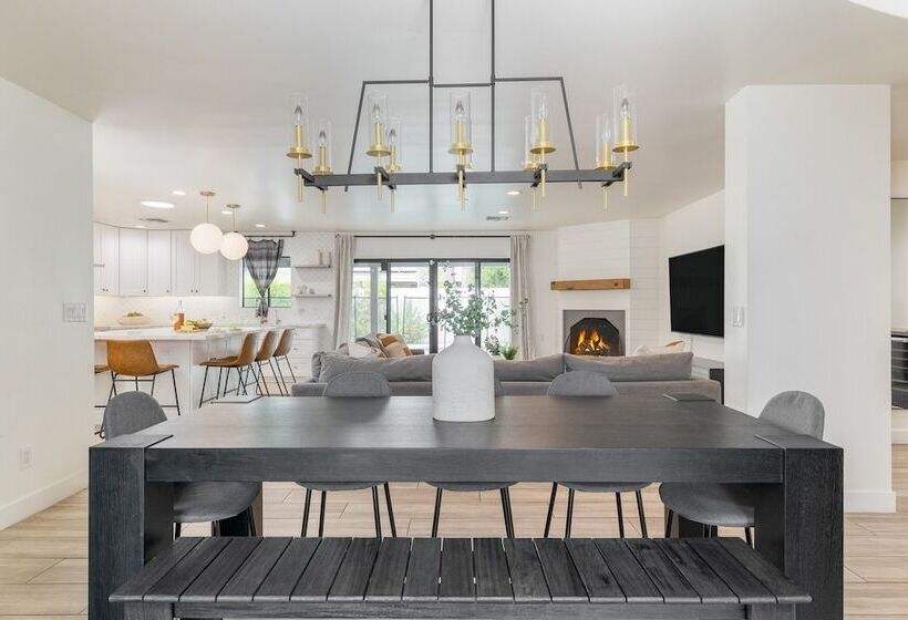 White Agate By Avantstay Pool + Playground