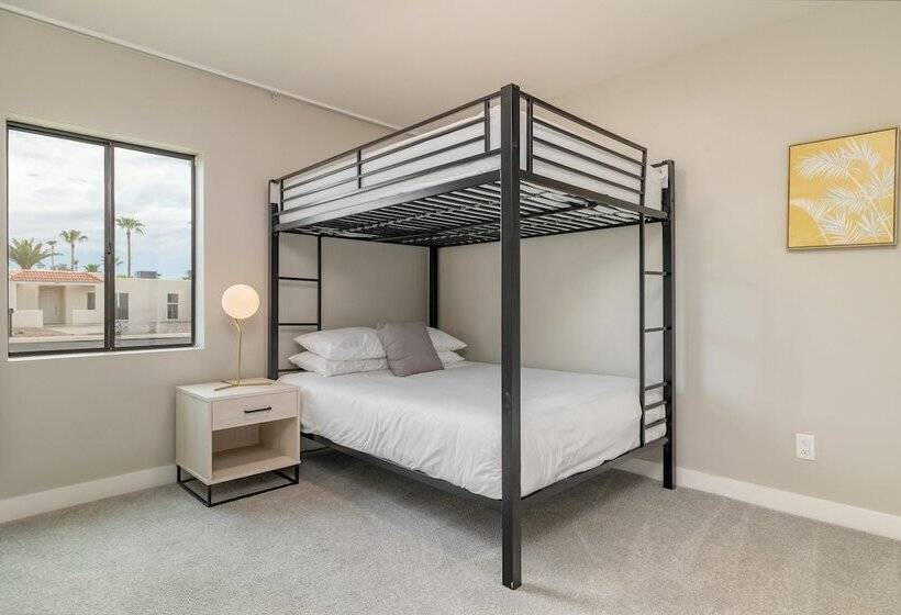 White Agate By Avantstay Pool + Playground