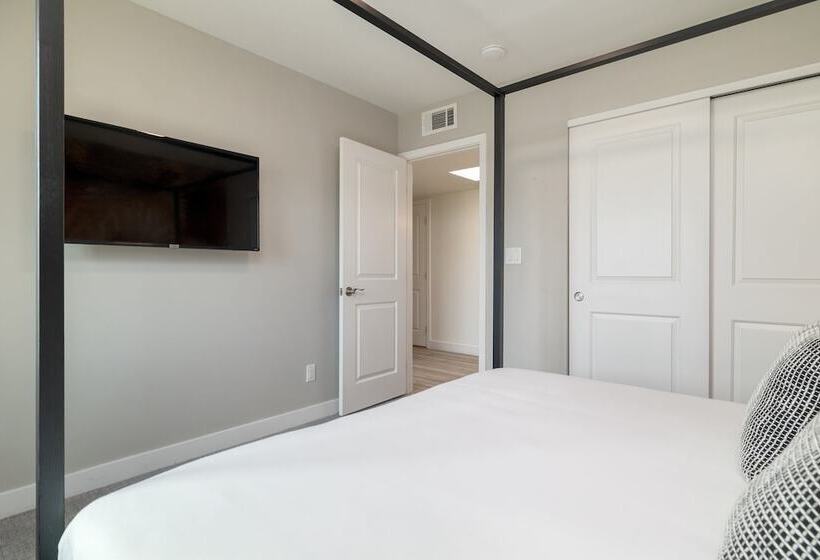 White Agate By Avantstay Pool + Playground