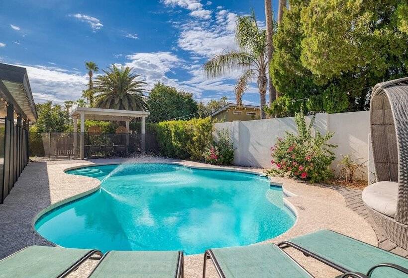 White Agate By Avantstay Pool + Playground