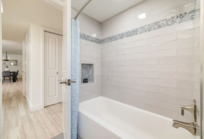 White Agate By Avantstay Pool + Playground