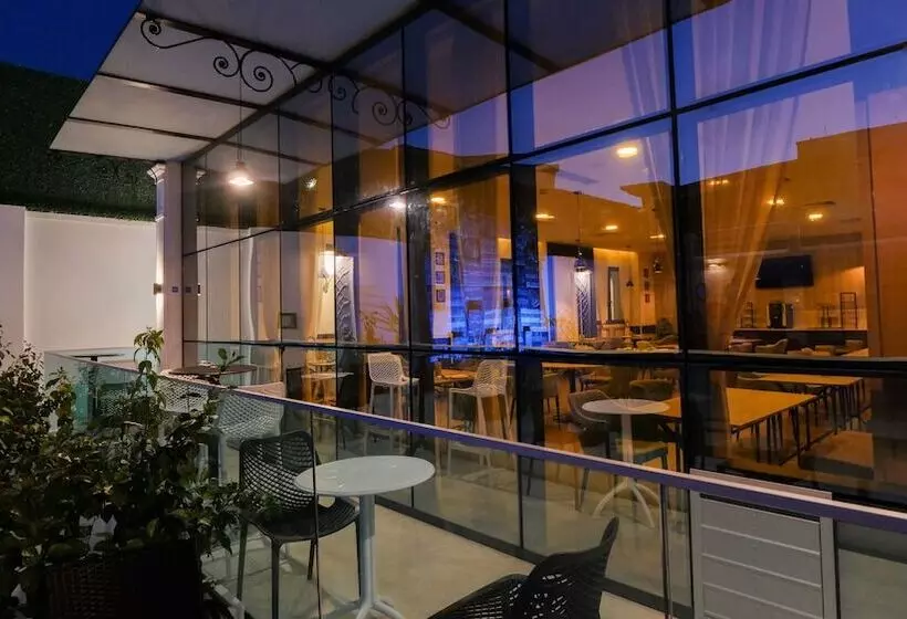 هتل Atlantis Bejaia Aéroport