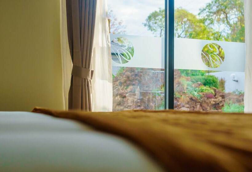 هتل Ezulwini Villa