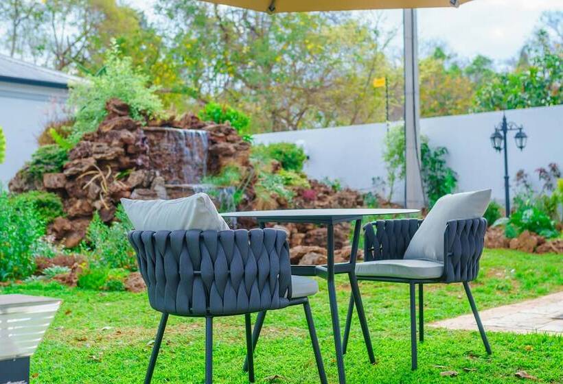 هتل Ezulwini Villa