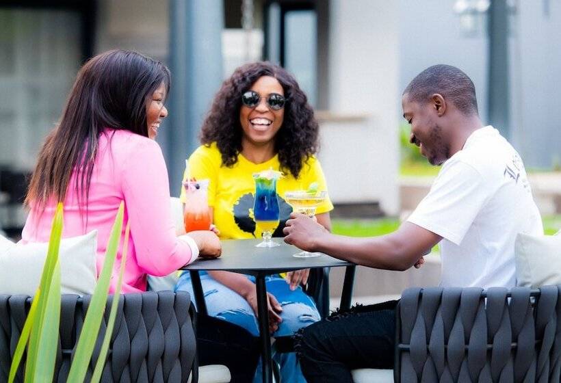 هتل Ezulwini Villa