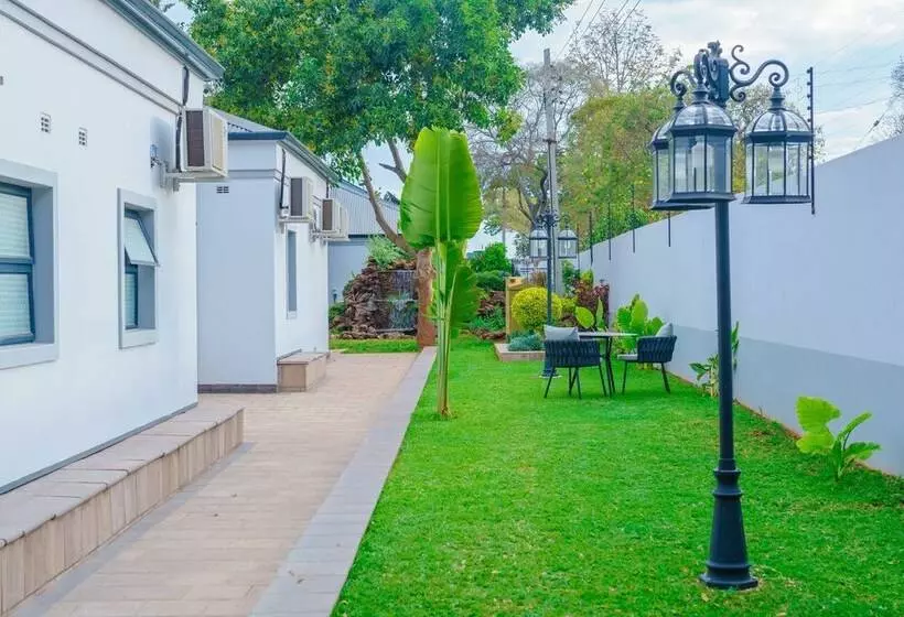 هتل Ezulwini Villa