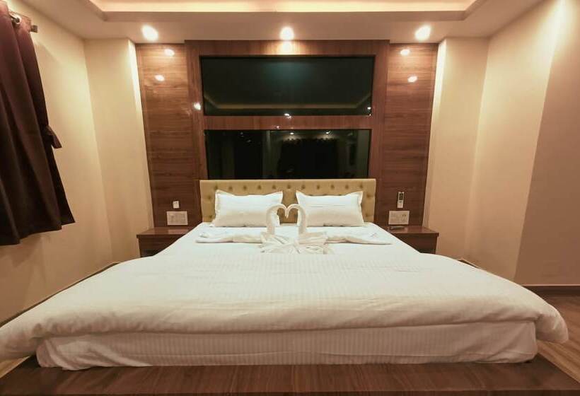 Отель Jyoti International