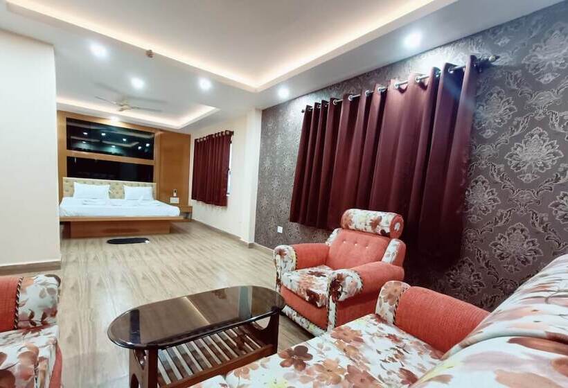 Отель Jyoti International