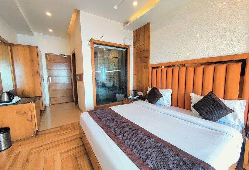 Luxury Inn By Stotrak Hotels