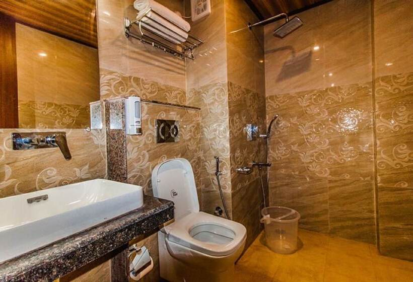 호텔 Misty Mountains Manali