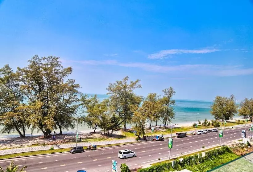 Hotelli Naiya Sea Resort