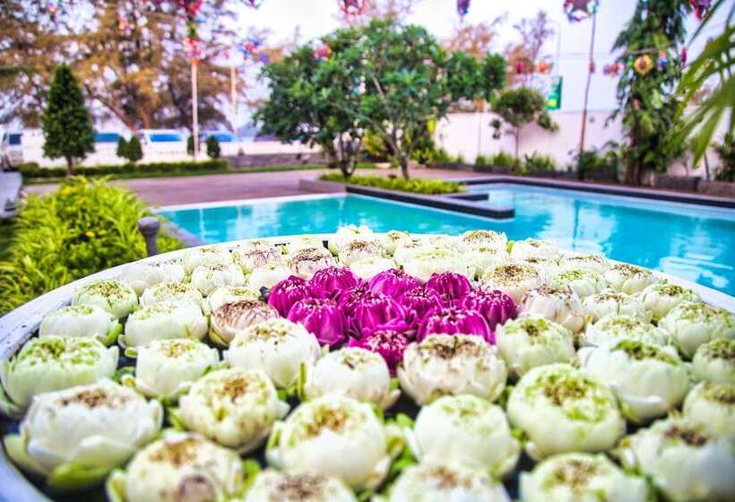 בית מלון כפרי Naiya Sea Resort